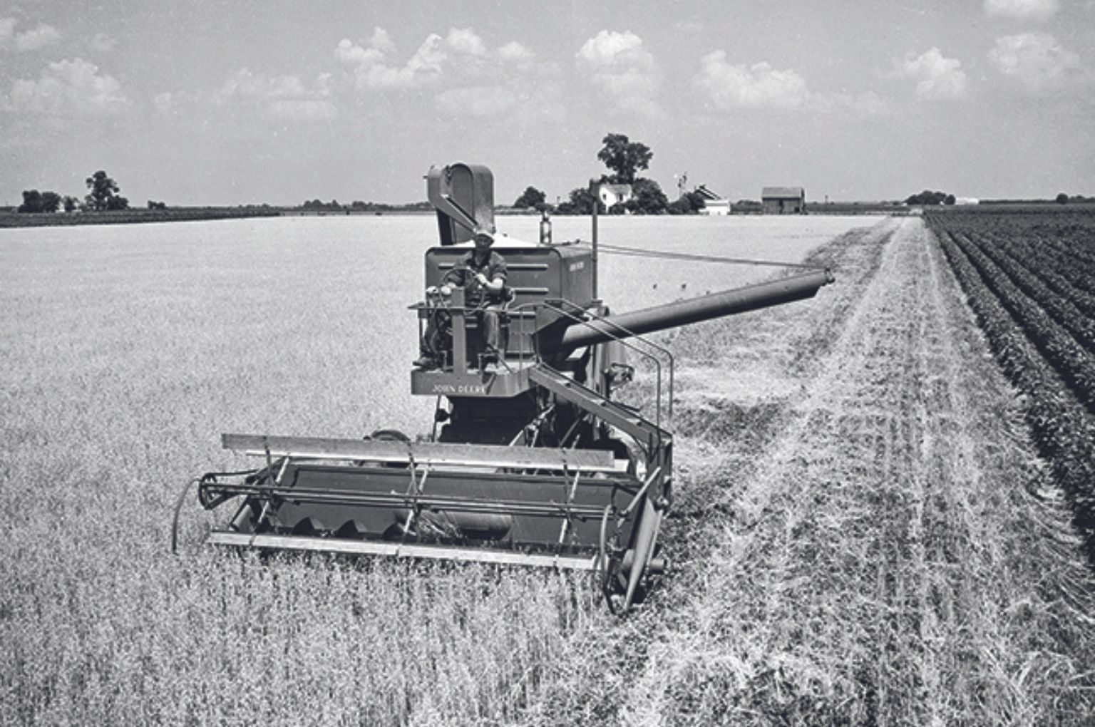 John Deere self-prpelled combine harvester