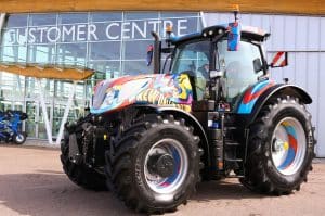 New Holland designed a special edition of the T7.300, at the occassion of celebrating six decades tractor production in Baslidon, UK