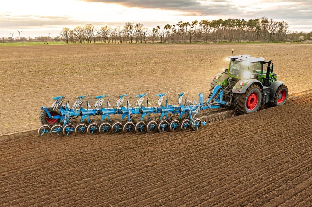 Lemken Diamant 18 with integrated FlexPack furrow press