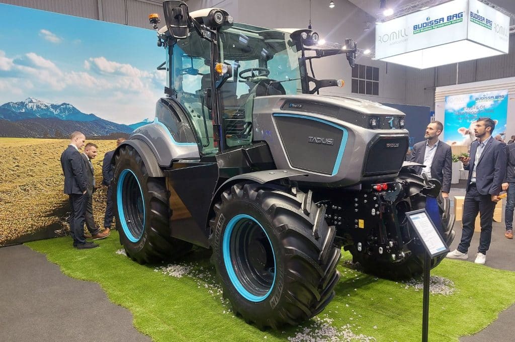 Tadus fully electric tractor