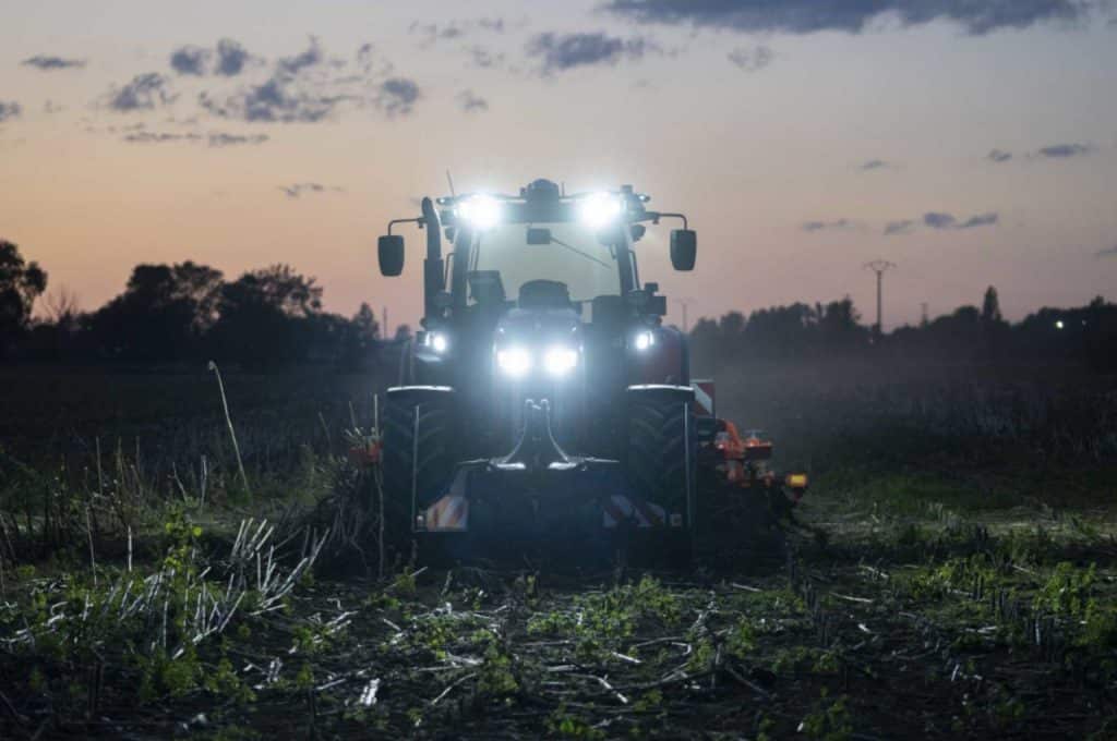 Kubota M7004 Autonomous tractor concept