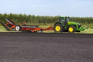 Kuhn semi-mounted Multi-Challenger XT plough