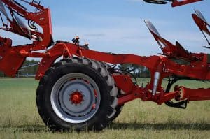 Kuhn semi-mounted Multi-Challenger XT plough
