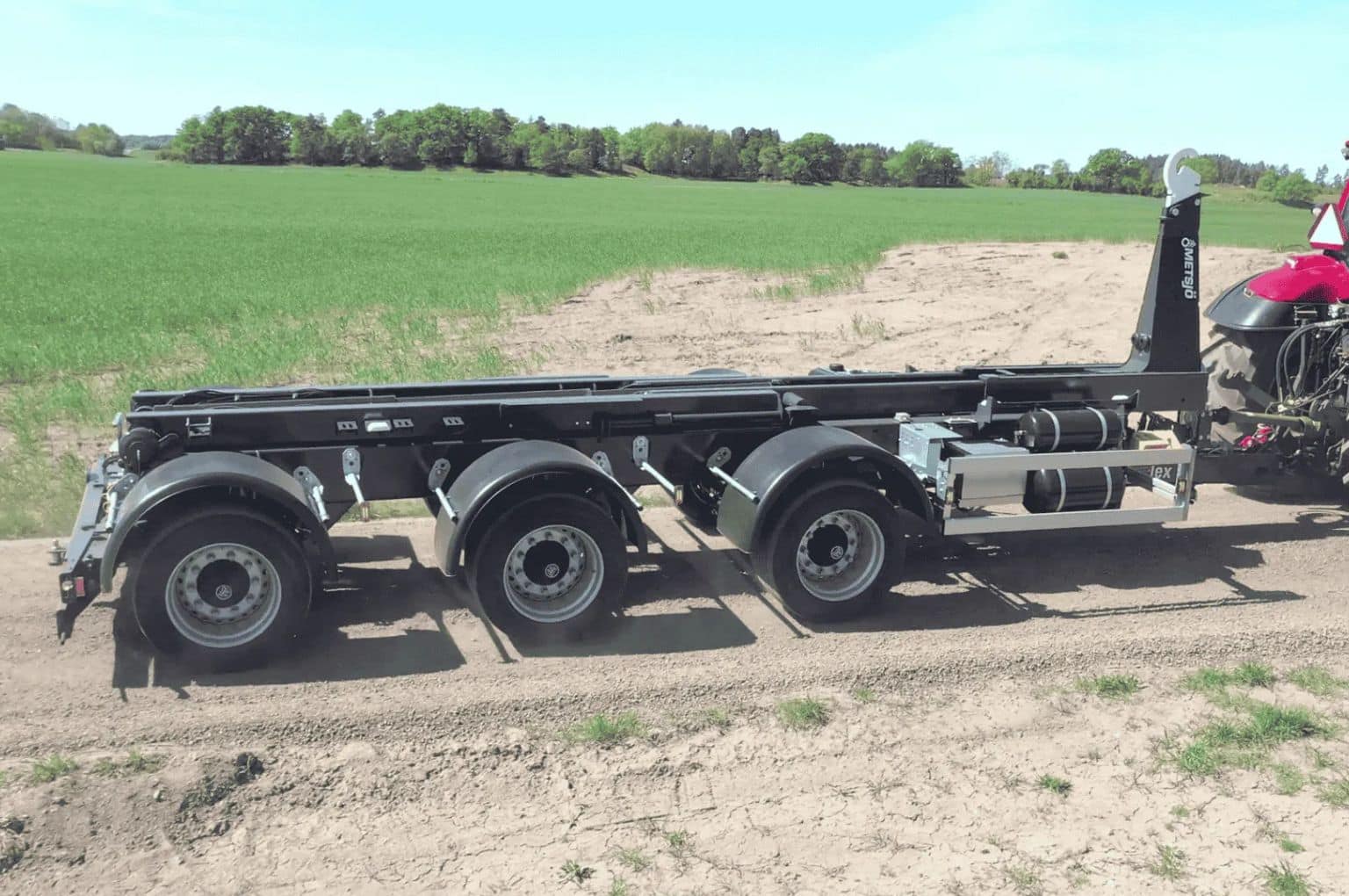 Metsjö triple axle hooklift trailer