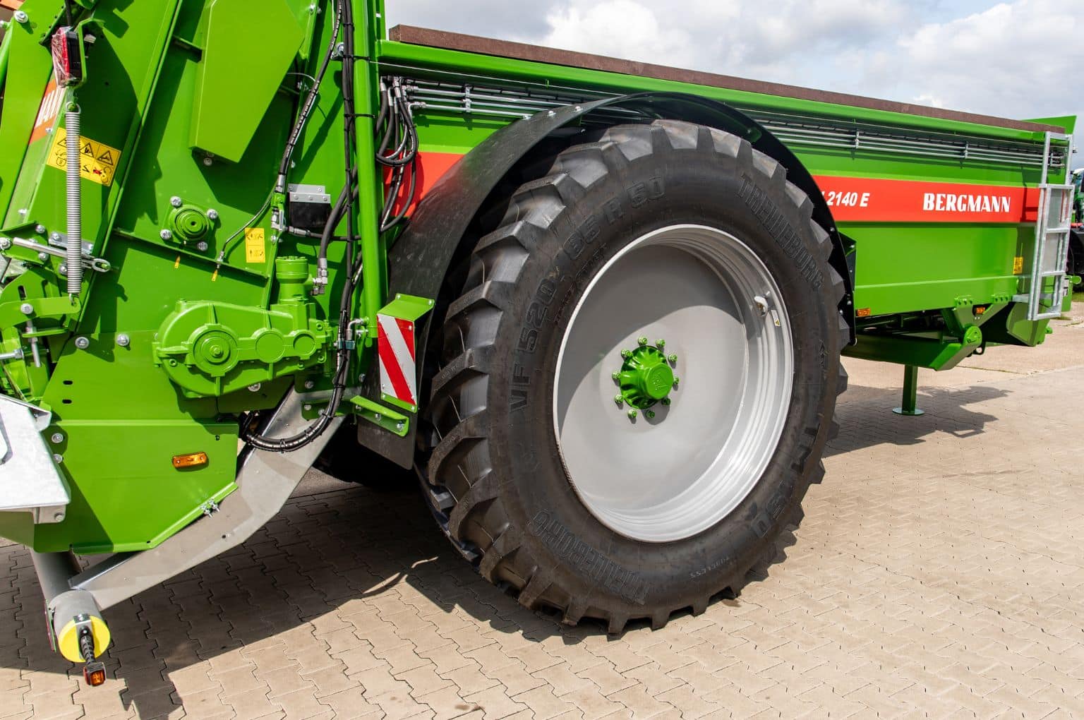 Bergmann low-bed spreader