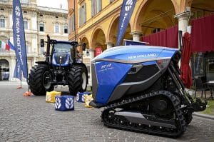 R4 Autonomous Robot and T7.340 HD tractor showcase advanced agricultural technology and design at Motor Valley Fest 2026