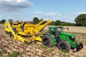 Intelligent steering on the harvester