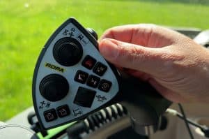 Intelligent steering on the harvester