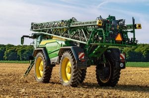 John Deere 500R self-propelled sprayer