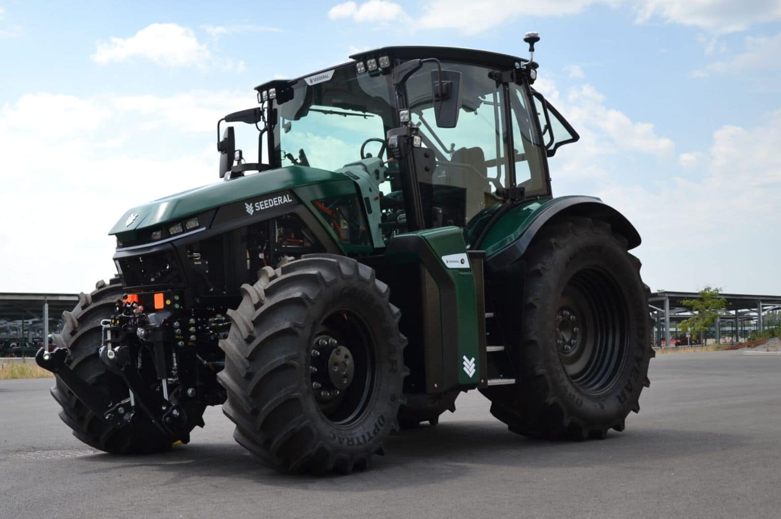 Seederal electric tractor