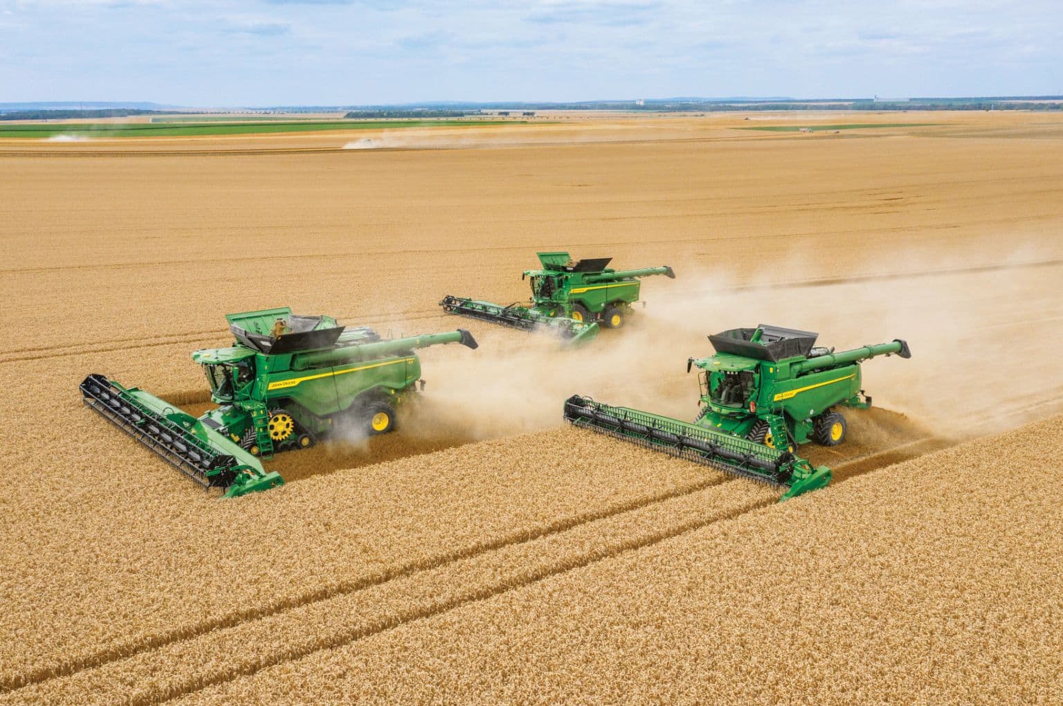 John Deere is rolling out a comprehensive package of updates across its T5/T6, S7 and X9 combine harvester series in Europe.