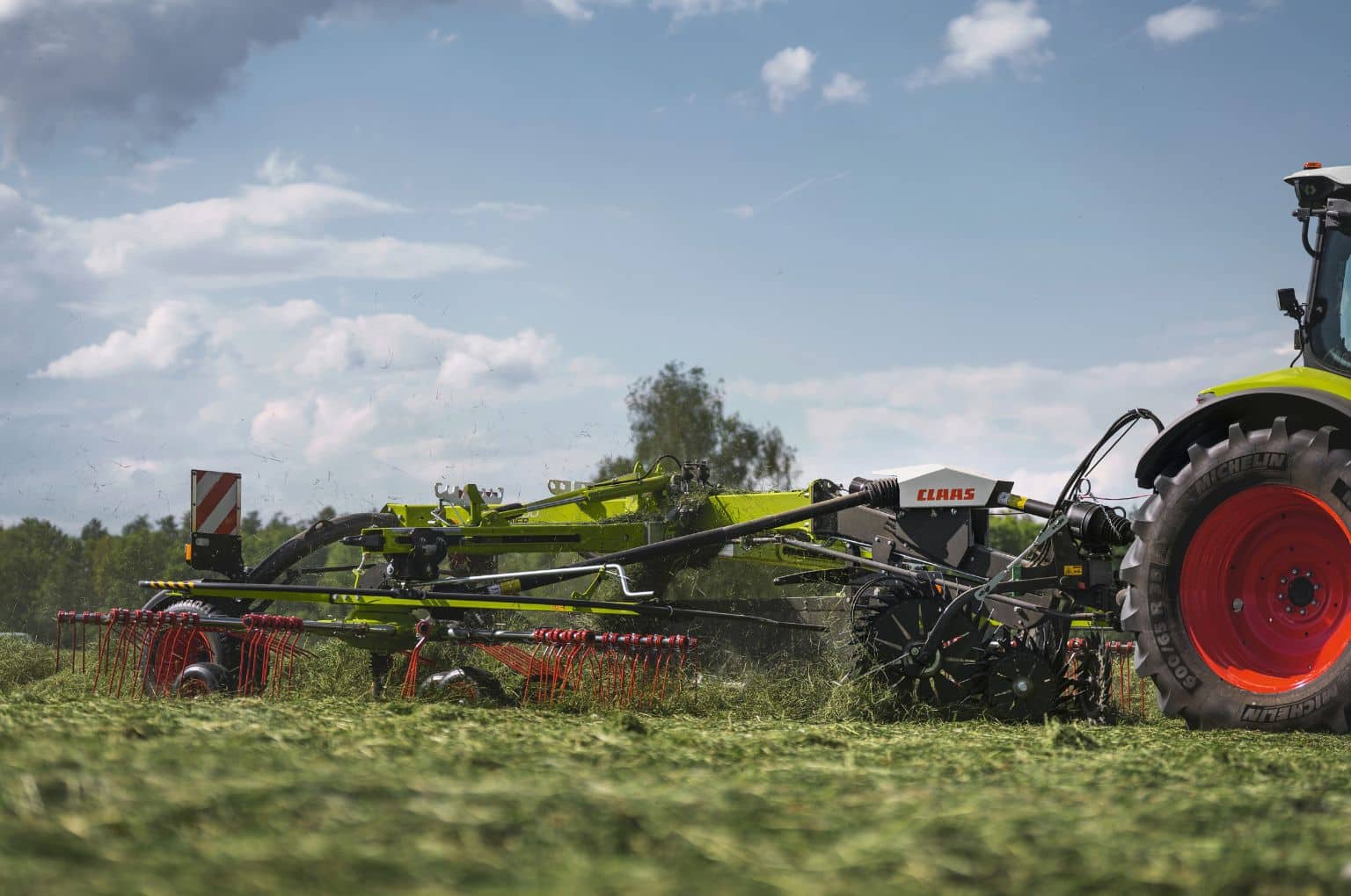 Claas is offering an optional swath turner for Liner twin-rotor rakes.