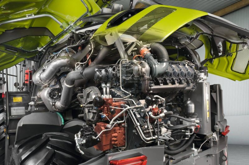 MAN V-12 engine