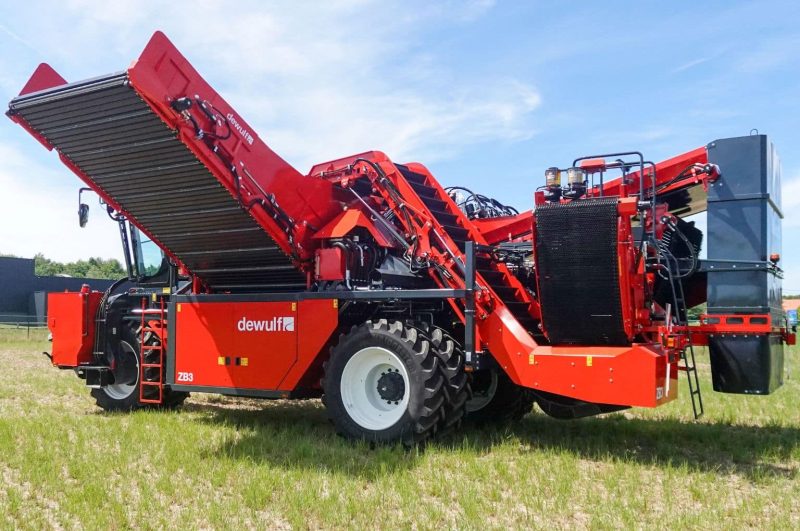Dewulf ZB3 carrot harvester