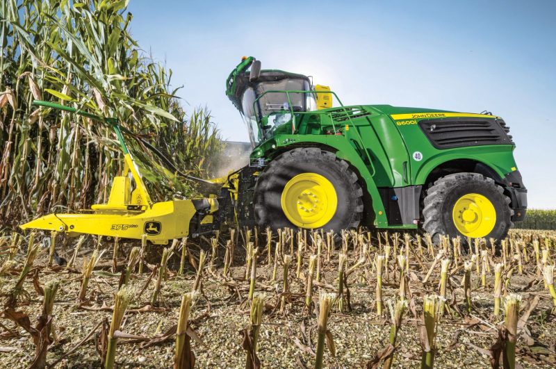 For the upcoming season (March – November), John Deere will customers offer a fuel guarantee on flagship 8600 standard body forage harvesters